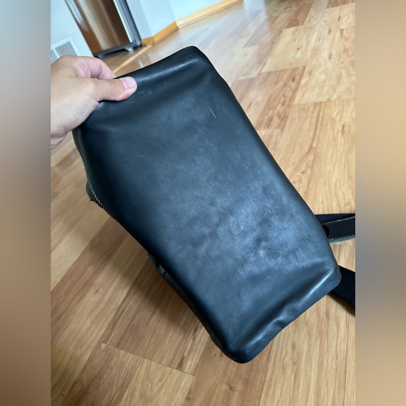 Duluth Trading Sportmans Black Leather Tote - Picture 11 of 16